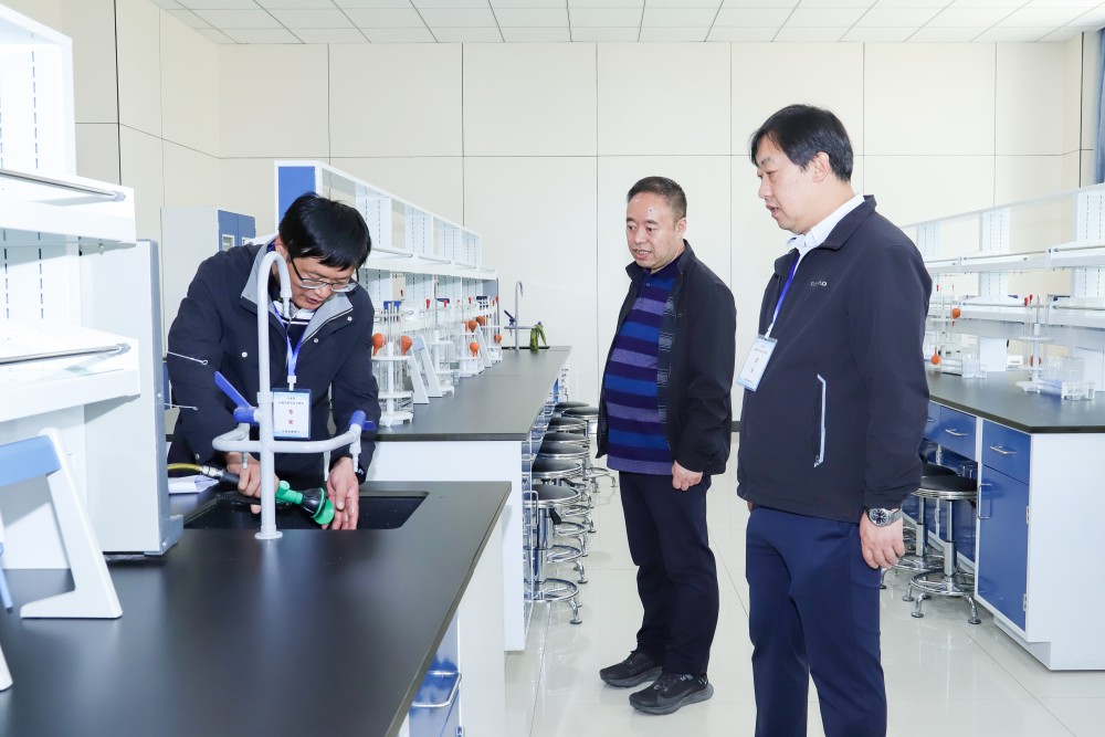 2023年5月26日 英国365上市官网2023年高校实验室安全现场检查首次会议 (24)(1).jpg